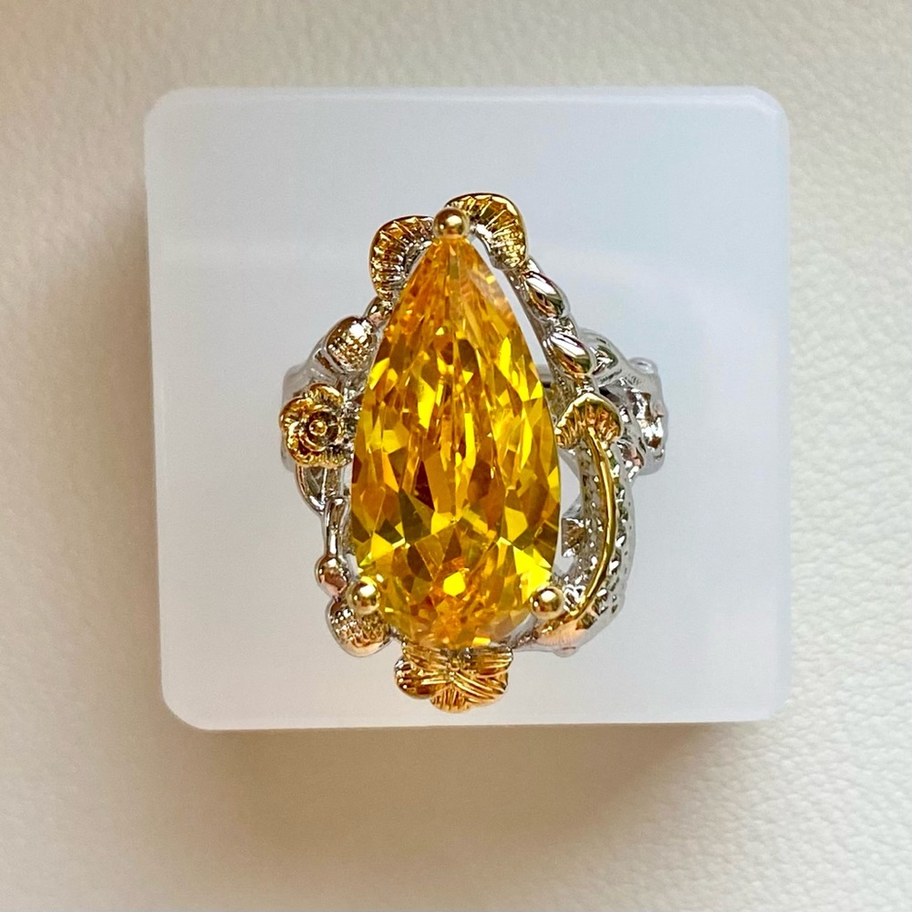Elegant Teardrop Yellow Crystal Ring